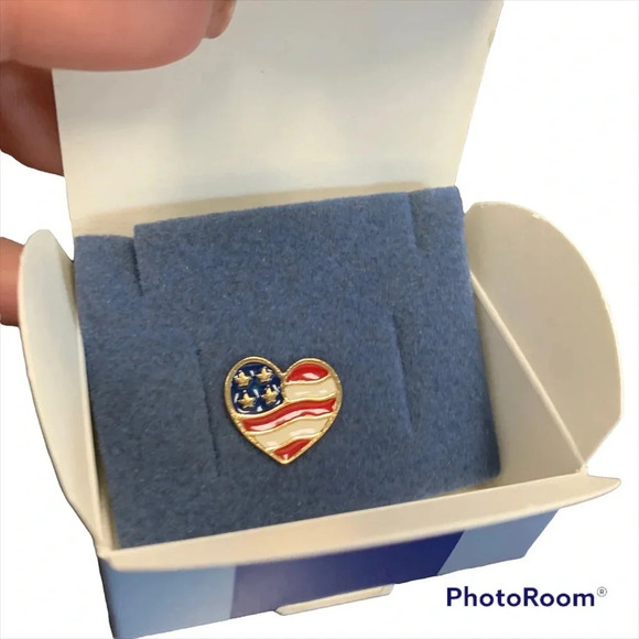 Avon Heart of America pin 1/2”x1/2” NIB - Picture 1 of 5